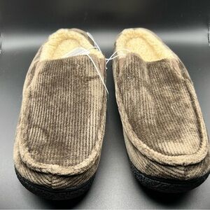 Men's Brown Isotoner Corduroy Slippers 7/8
